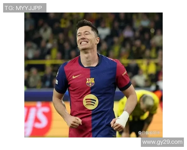 莱万回归诺坎普为巴萨进球拜仁球迷怒斥其背叛与忘恩负义